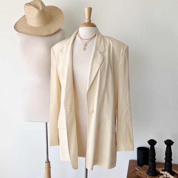 Jackets & Blazers - 100% SILK CREAM VINTAGE BLAZER
